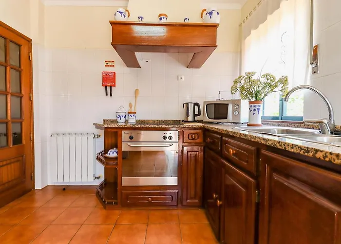 Casa Do Azal بيت للعطل *