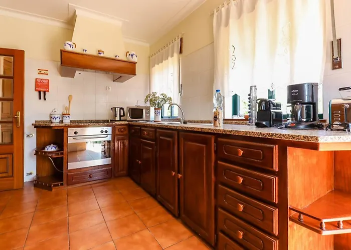 Casa Do Azal بيت للعطل